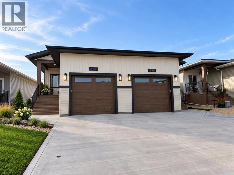60 Gray Close, Sylvan Lake, Alberta, T4S0W4, Sylvan Lake, Alberta — photo 1 of 5