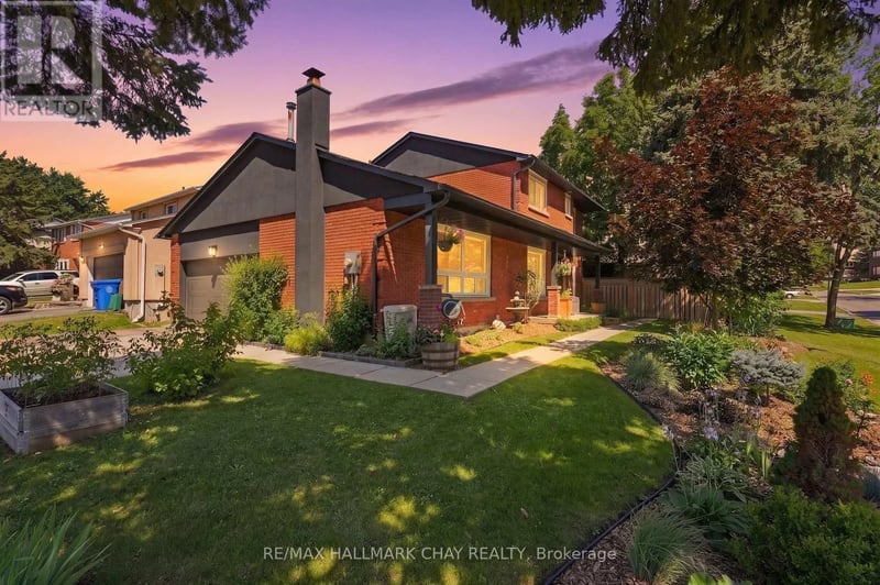 278 Carlisle Street, Newmarket (Bristol-London), Ontario, L3Y6C1, Newmarket (Bristol-London), Ontario — photo 1 of 5