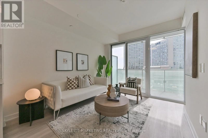 #617 15 Queens Quay East, Toronto (Waterfront Communities), Ontario, M5E0C5, Toronto (Waterfront Communities), Ontario — photo 1 of 5