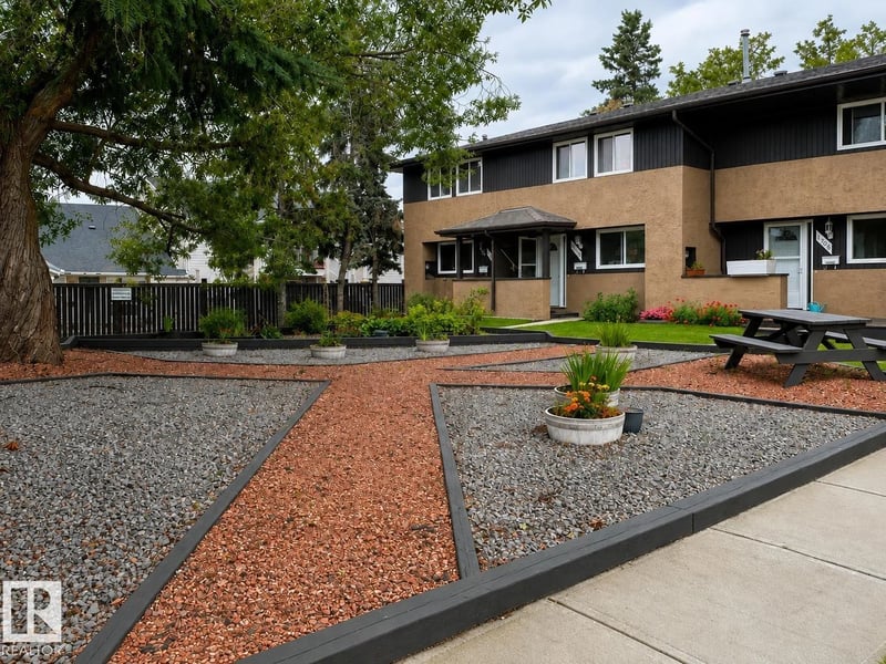 1704 37 ST NW, Edmonton, Alberta, T6L2R7, Edmonton, Alberta — photo 1 of 5