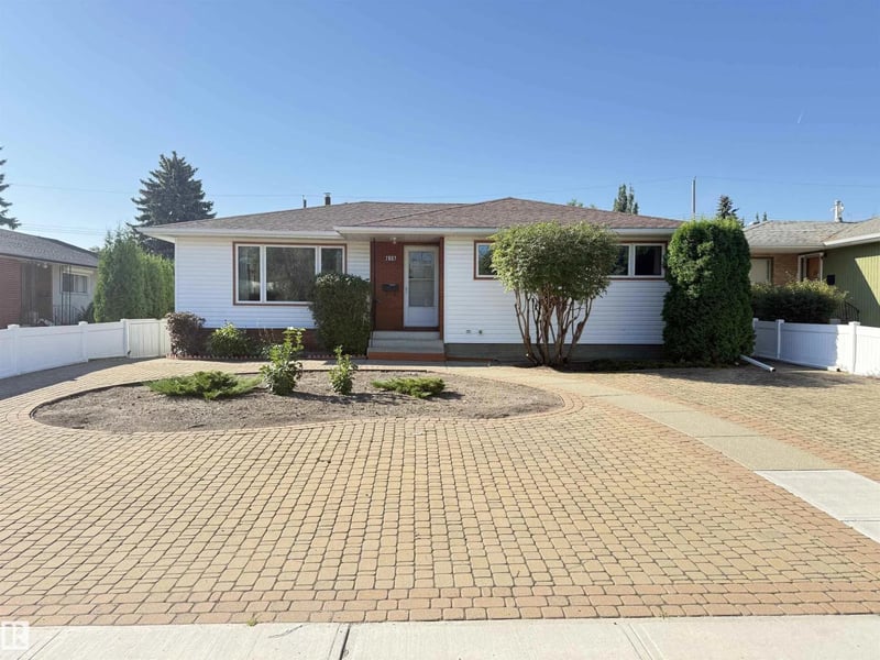7007 91 AV NW, Edmonton, Alberta, T6B0R5, Edmonton, Alberta — photo 1 of 5