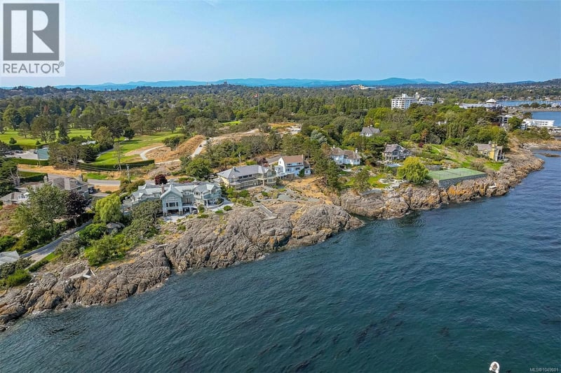 987 Beach Drive, Oak Bay, British Columbia, V8S2N2, Oak Bay, British Columbia — photo 1 of 5