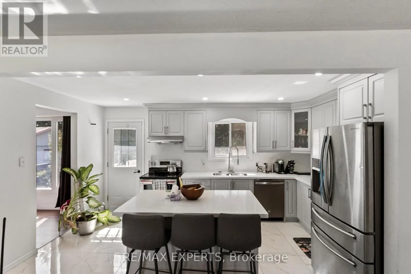 23 Thomas Street, Cobourg, Ontario, K9A1K1, Cobourg, Ontario — photo 1 of 5
