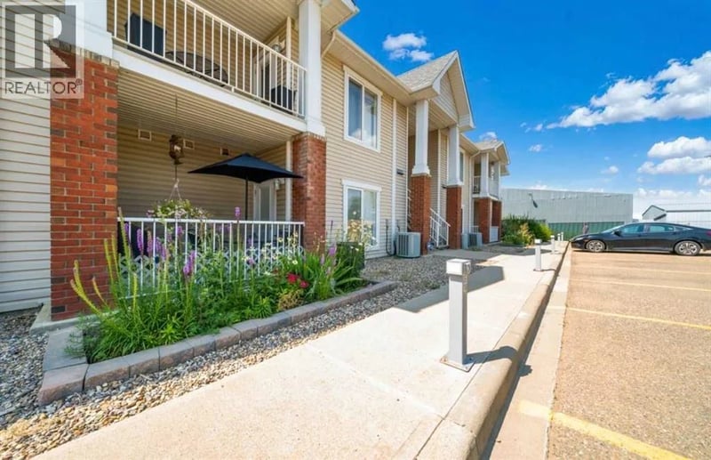 10 Broadway Court Northwest, Redcliff, Alberta, T0J2P2, Redcliff, Alberta — photo 1 of 5