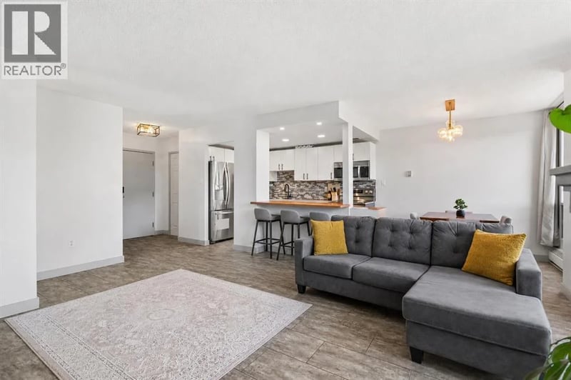 1334 14 Avenue Southwest, Calgary, Alberta, T3C0W2, Calgary, Alberta — photo 1 of 5