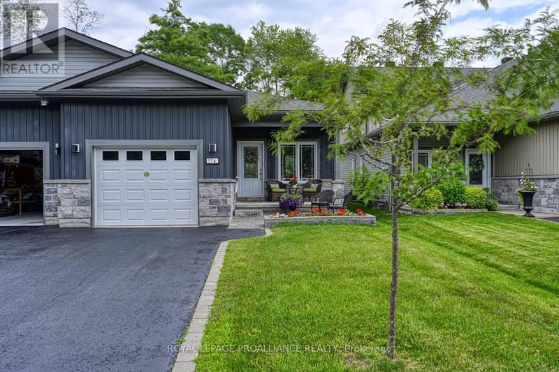 57 A Centre Street, Brockville, Ontario, K6V0C9, Brockville, Ontario — photo 1 of 5