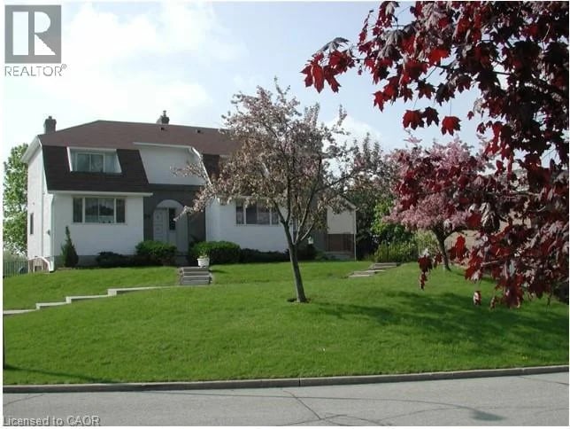 #9 225 SHAKESPEARE Drive, Waterloo, Ontario, N2L2T5, Waterloo, Ontario — photo 1 of 5