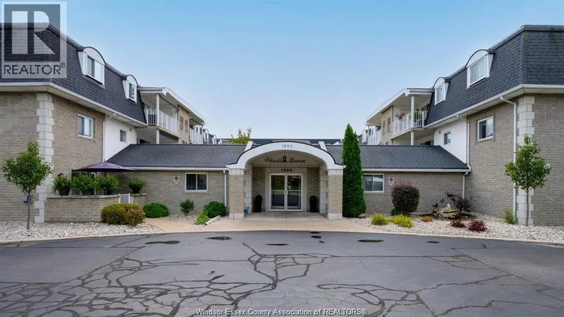 #301 1995 NORMANDY, LaSalle, Ontario, N9H1P9, LaSalle, Ontario — photo 1 of 5