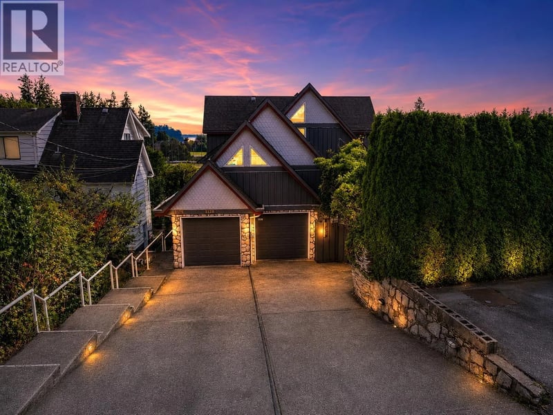 1128 ESPLANADE Avenue, West Vancouver, British Columbia, V7T1G3, West Vancouver, British Columbia — photo 1 of 5