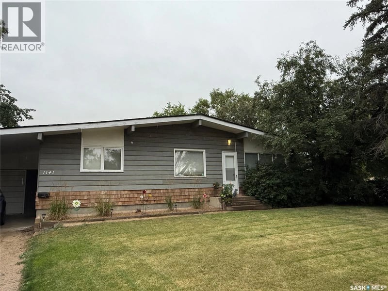 1141 Hartney AVENUE, Weyburn, Saskatchewan, S4H0L9, Weyburn, Saskatchewan — photo 1 of 5
