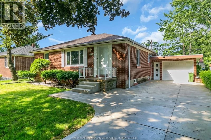 3331 LONGFELLOW, Windsor, Ontario, N9E2L7, Windsor, Ontario — photo 1 of 5