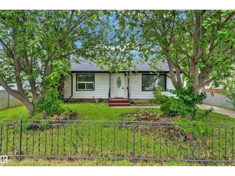 9416 153 ST NW, Edmonton, Alberta, T5R1R3, Edmonton, Alberta — photo 1 of 5