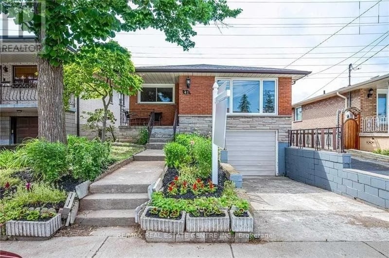 #Bsmt 49 Selkirk Avenue, Hamilton (Normanhurst), Ontario, L8H5L6, Hamilton (Normanhurst), Ontario — photo 1 of 5