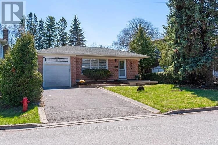 304 Roywood Crescent, Newmarket (Central Newmarket), Ontario, L3Y1A5, Newmarket (Central Newmarket), Ontario — photo 1 of 5