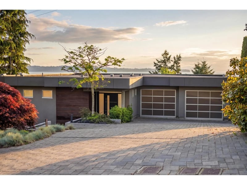 14220 MARINE Drive, White Rock, British Columbia, V4B1A8, White Rock, British Columbia — photo 1 of 5