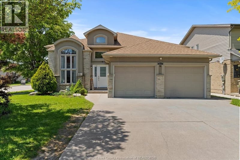 4697 HELSINKI Crescent, Windsor, Ontario, N9G3G2, Windsor, Ontario — photo 1 of 5