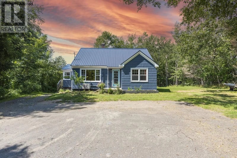 205 Highway 1, Deep Brook, Nova Scotia, B0S1J0, Deep Brook, Nova Scotia — photo 1 of 5