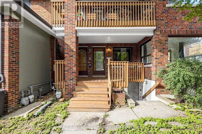 #Main 166 Cambridge Avenue, Toronto (Playter Estates-Danforth), Ontario, M4K2L9, Toronto (Playter Estates-Danforth), Ontario — photo 1 of 5