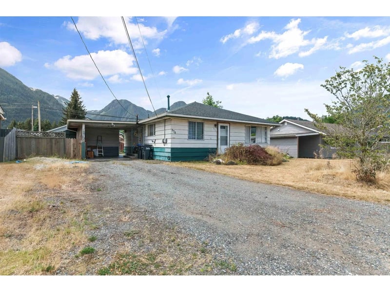 578 THACKER Avenue, Hope, British Columbia, V0X1L0, Hope, British Columbia — photo 1 of 5