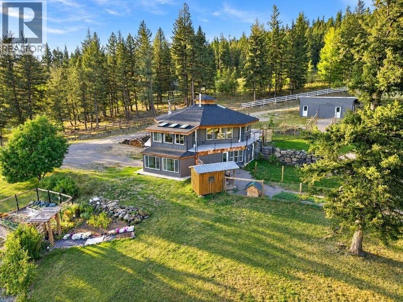 6318 HIGHLAND Crescent, 100 Mile House, British Columbia, V0K2E3, 100 Mile House, British Columbia — photo 1 of 5