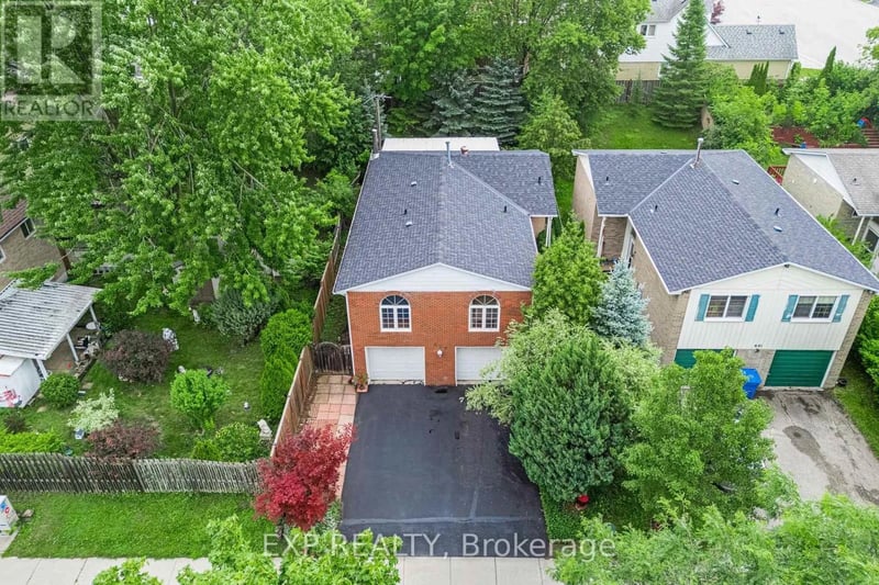 639 Irwin Crescent, Newmarket (Huron Heights-Leslie Valley), Ontario, L3Y5A1, Newmarket (Huron Heights-Leslie Valley), Ontario — photo 1 of 5