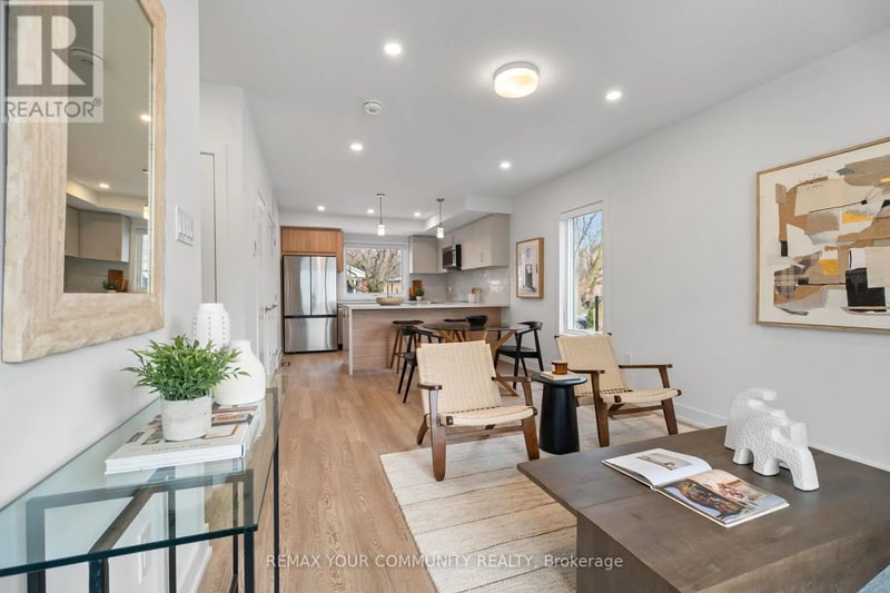#2 34 Poplar Avenue, Toronto (Islington-City Centre West), Ontario, M9B3R4, Toronto (Islington-City Centre West), Ontario — photo 1 of 5
