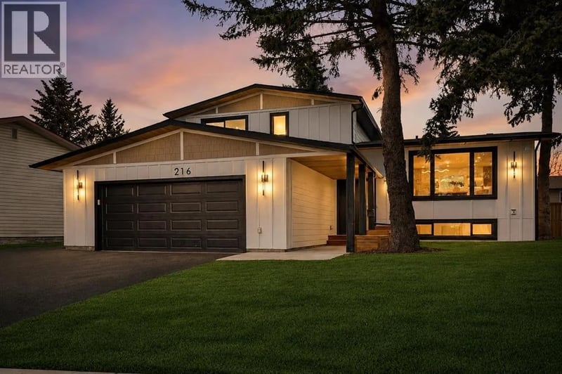 216 Oakridge Place Southwest, Calgary, Alberta, T2V1V2, Calgary, Alberta — photo 1 of 5