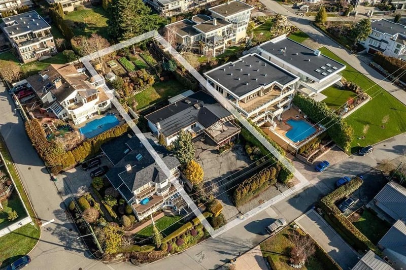 14371 SUNSET Drive, White Rock, British Columbia, V4B2V4, White Rock, British Columbia — photo 1 of 5
