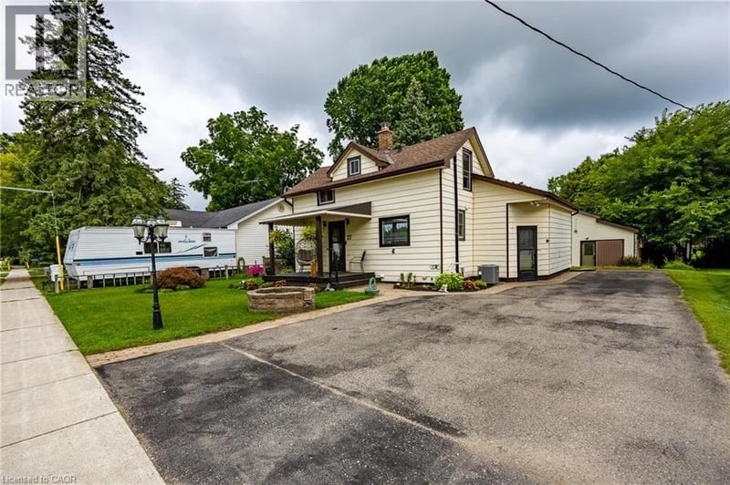 55716 MAIN Street, Straffordville, Ontario, N0J1Y0, Straffordville, Ontario — photo 1 of 5