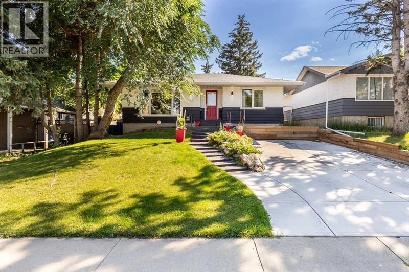 809 68 Avenue Southwest, Calgary, Alberta, T2V0N5, Calgary, Alberta — photo 1 of 5