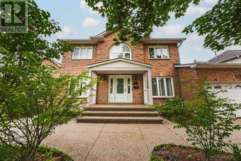 21 Moss Boulevard, Hamilton (Dundas), Ontario, L9H6S3, Hamilton (Dundas), Ontario — photo 1 of 5