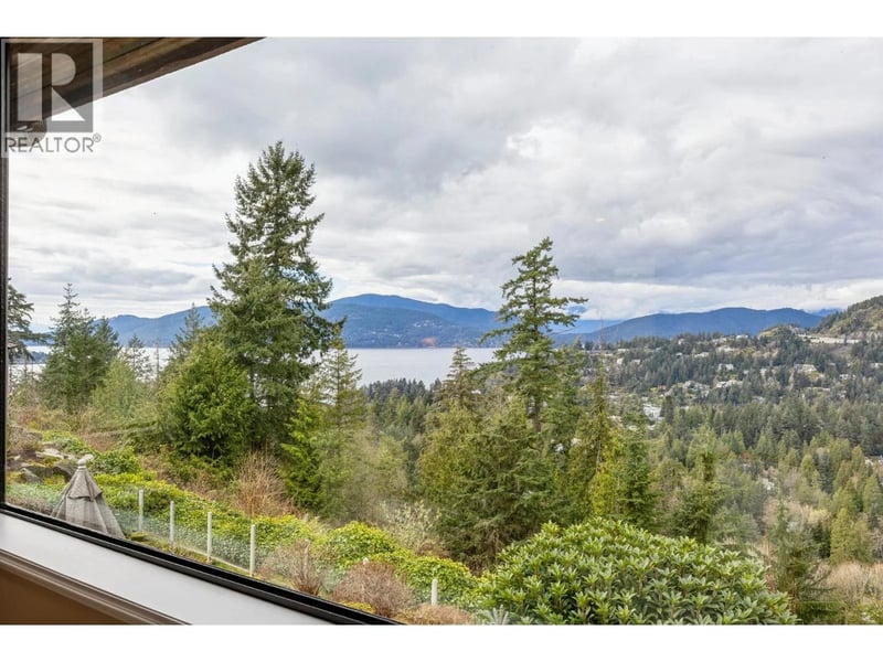 5180 MEADFEILD Road, West Vancouver, British Columbia, V7W3B8, West Vancouver, British Columbia — photo 1 of 5