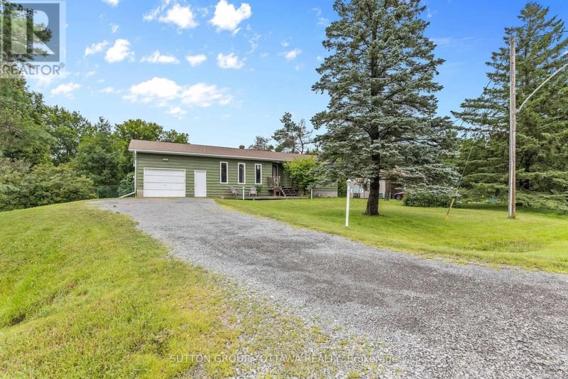8097 Laurie Lane, Ottawa, Ontario, K0A2P0, Ottawa, Ontario — photo 1 of 5