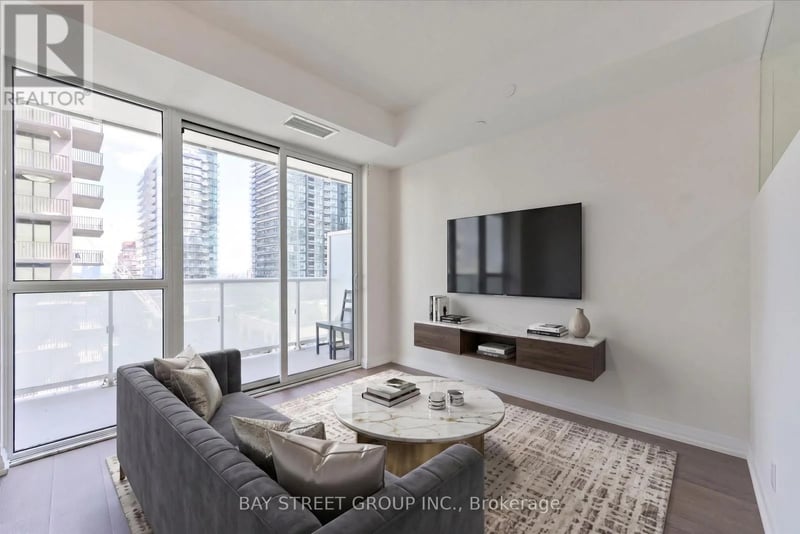#1106 101 erskine Avenue, Toronto (Mount Pleasant West), Ontario, M4P0C5, Toronto (Mount Pleasant West), Ontario — photo 1 of 5