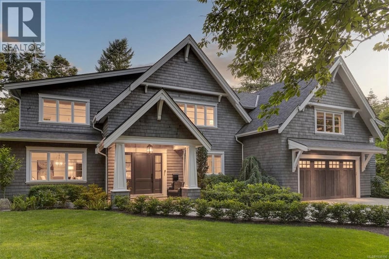 2571 MacDonald Drive West, Saanich, British Columbia, V8N1X7, Saanich, British Columbia — photo 1 of 5
