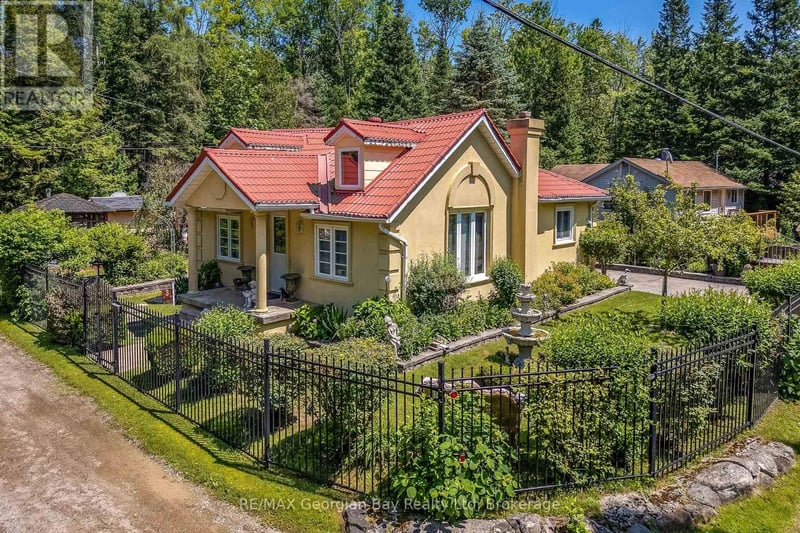 3 Brookside Drive, Tiny, Ontario, L0L2J0, Tiny, Ontario — photo 1 of 5