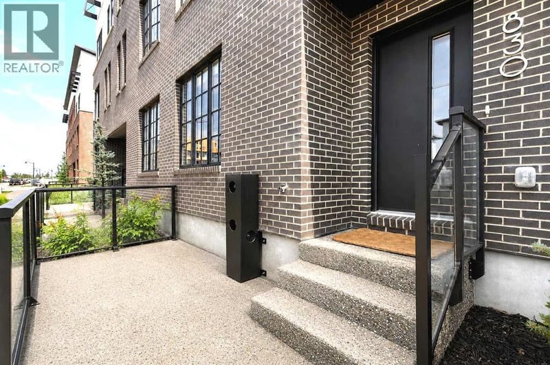 830 81 Street Southwest, Calgary, Alberta, T3H6H9, Calgary, Alberta — photo 1 of 5