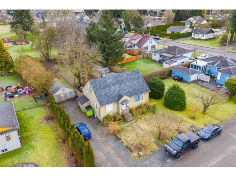 9754 OAK Street, Chilliwack, British Columbia, V2P5A4, Chilliwack, British Columbia — photo 1 of 5