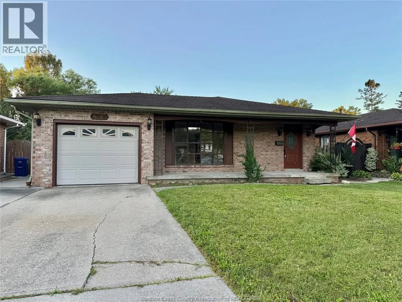 9495 Beachdale#UPPER, Windsor, Ontario, N8R1S4, Windsor, Ontario — photo 1 of 5