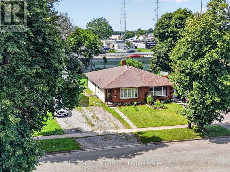 4541 Sussex Drive, Niagara Falls (Morrison), Ontario, L2E6S1, Niagara Falls (Morrison), Ontario — photo 1 of 5