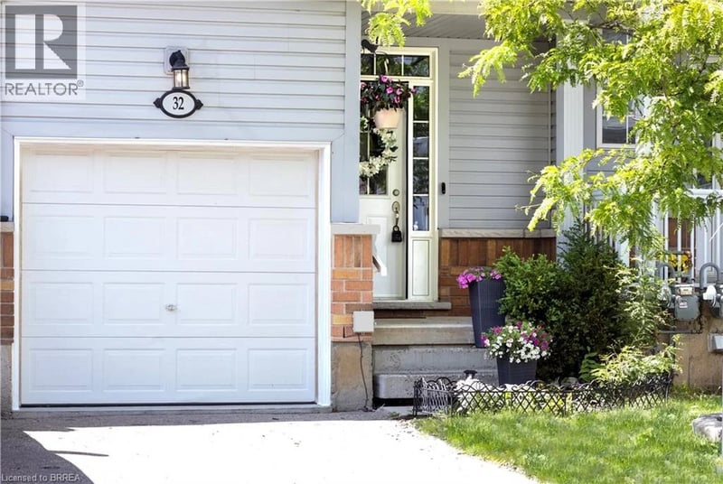 #32 21 DIANA Avenue, Brantford, Ontario, N3T0G7, Brantford, Ontario — photo 1 of 5