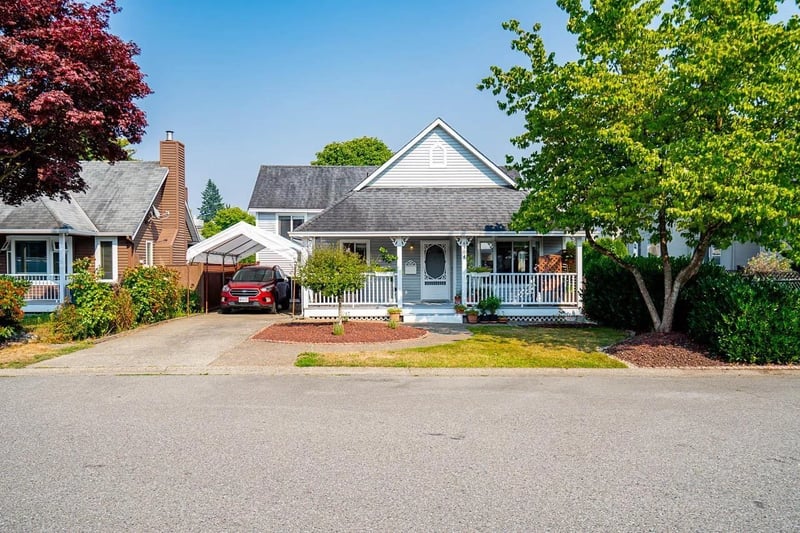 6304 135A Street, Surrey, British Columbia, V3X1J7, Surrey, British Columbia — photo 1 of 5