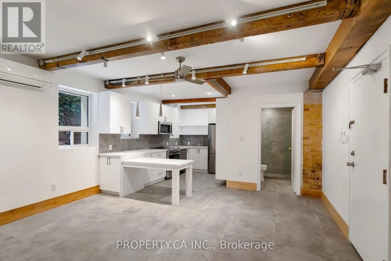 ##8 97 Lee Avenue, Toronto (The Beaches), Ontario, M4E2P2, Toronto (The Beaches), Ontario — photo 1 of 5