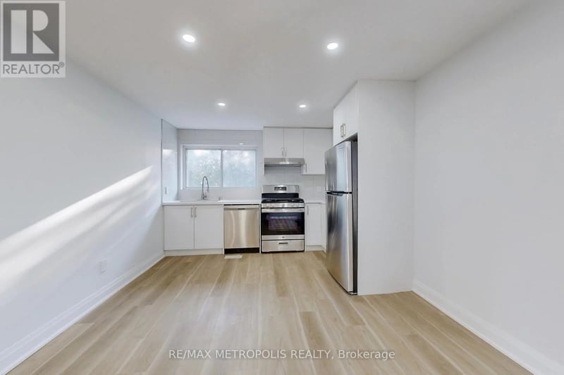 #Upper 85 Primula Crescent, Toronto (Humber Summit), Ontario, M9L1J9, Toronto (Humber Summit), Ontario — photo 1 of 5