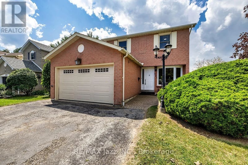 621 Flavelle Court, Pickering (Amberlea), Ontario, L1V3W6, Pickering (Amberlea), Ontario — photo 1 of 5