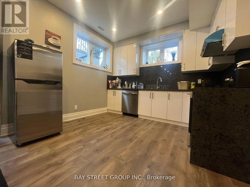 #Lower 1243 Bridge Road, Oakville (WO West), Ontario, L6L2C3, Oakville (WO West), Ontario — photo 1 of 5