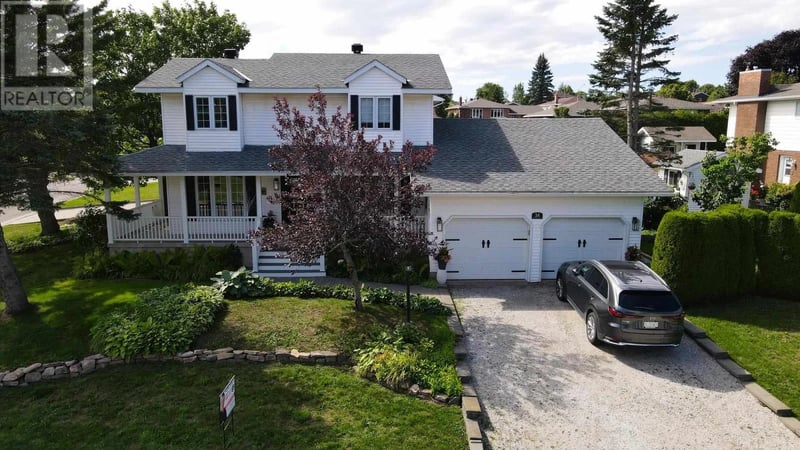 34 Fairmount DR, Sault Ste. Marie, Ontario, P6B5X7, Sault Ste. Marie, Ontario — photo 1 of 5