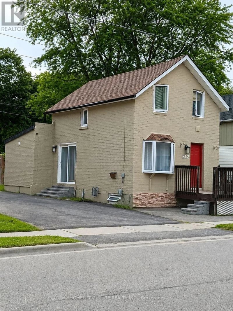 212 Court Street, Oshawa (Central), Ontario, L1H4W7, Oshawa (Central), Ontario — photo 1 of 5