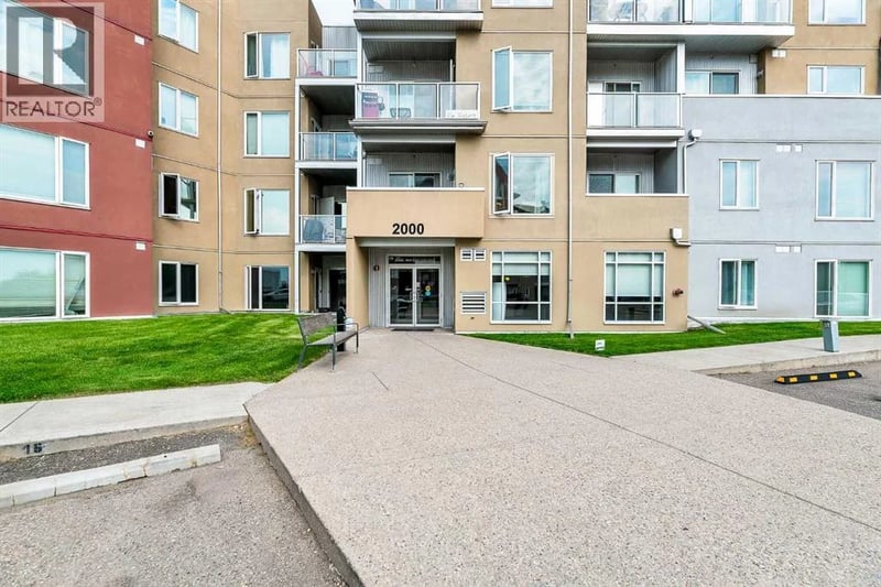 604 East Lake Boulevard Northeast, Airdrie, Alberta, T4A0G6, Airdrie, Alberta — photo 1 of 5