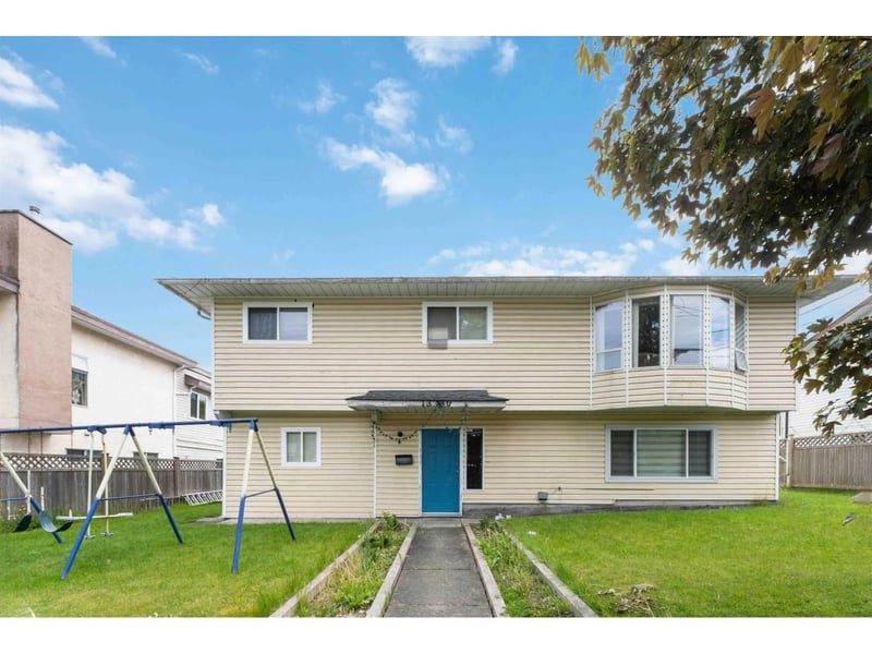 13430 64 Avenue, Surrey, British Columbia, V3W8V6, Surrey, British Columbia — photo 1 of 5